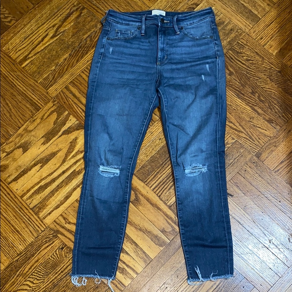 Universal Thread Distressed Jeans